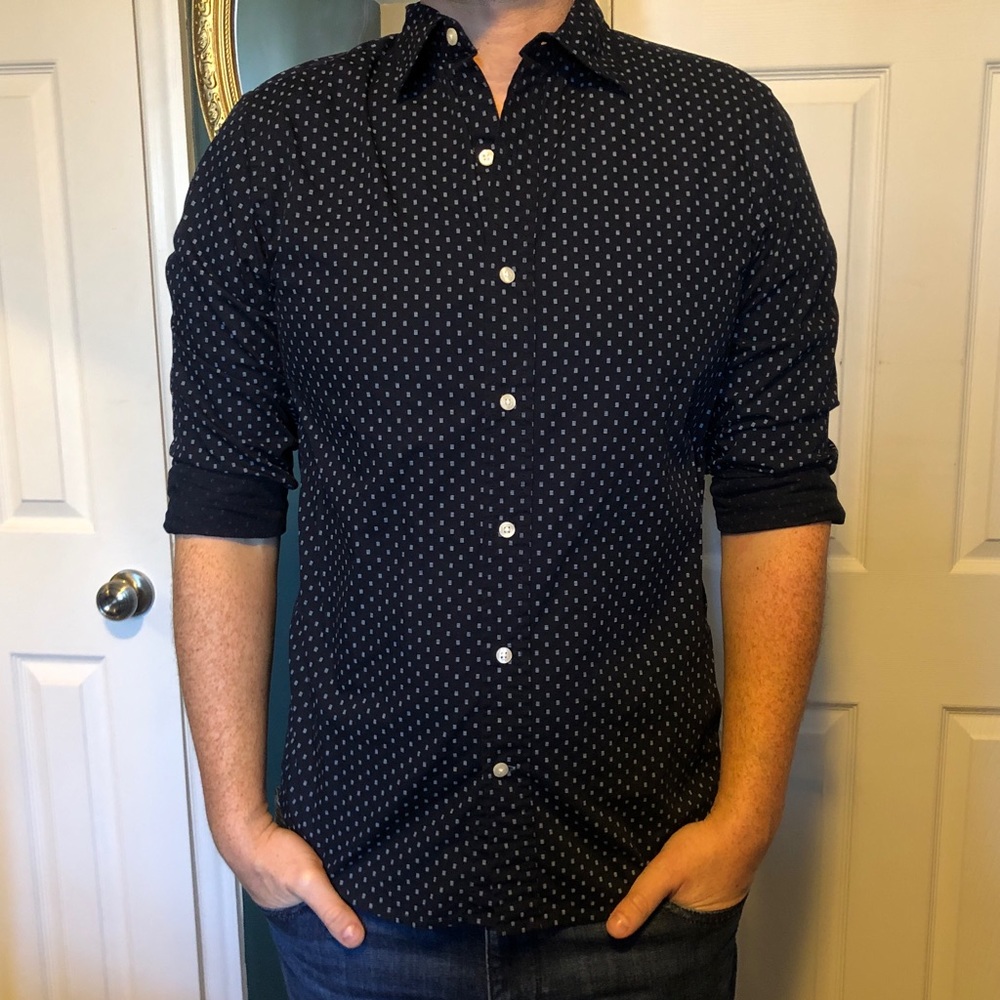 Gap Men’s Slim Fit casual printed long sleeve button down, black and white (M)
